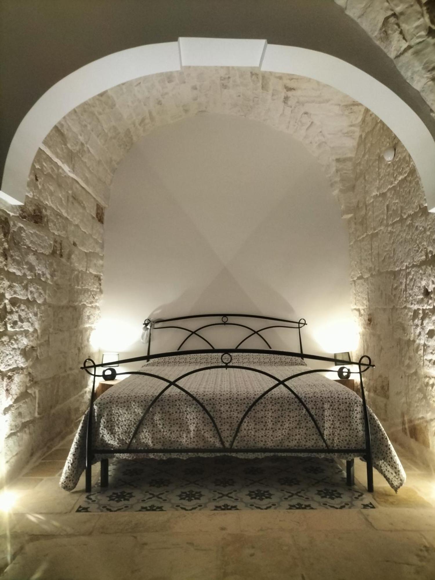 Отель Le Tre Alcove Челье-Мессапика Экстерьер фото